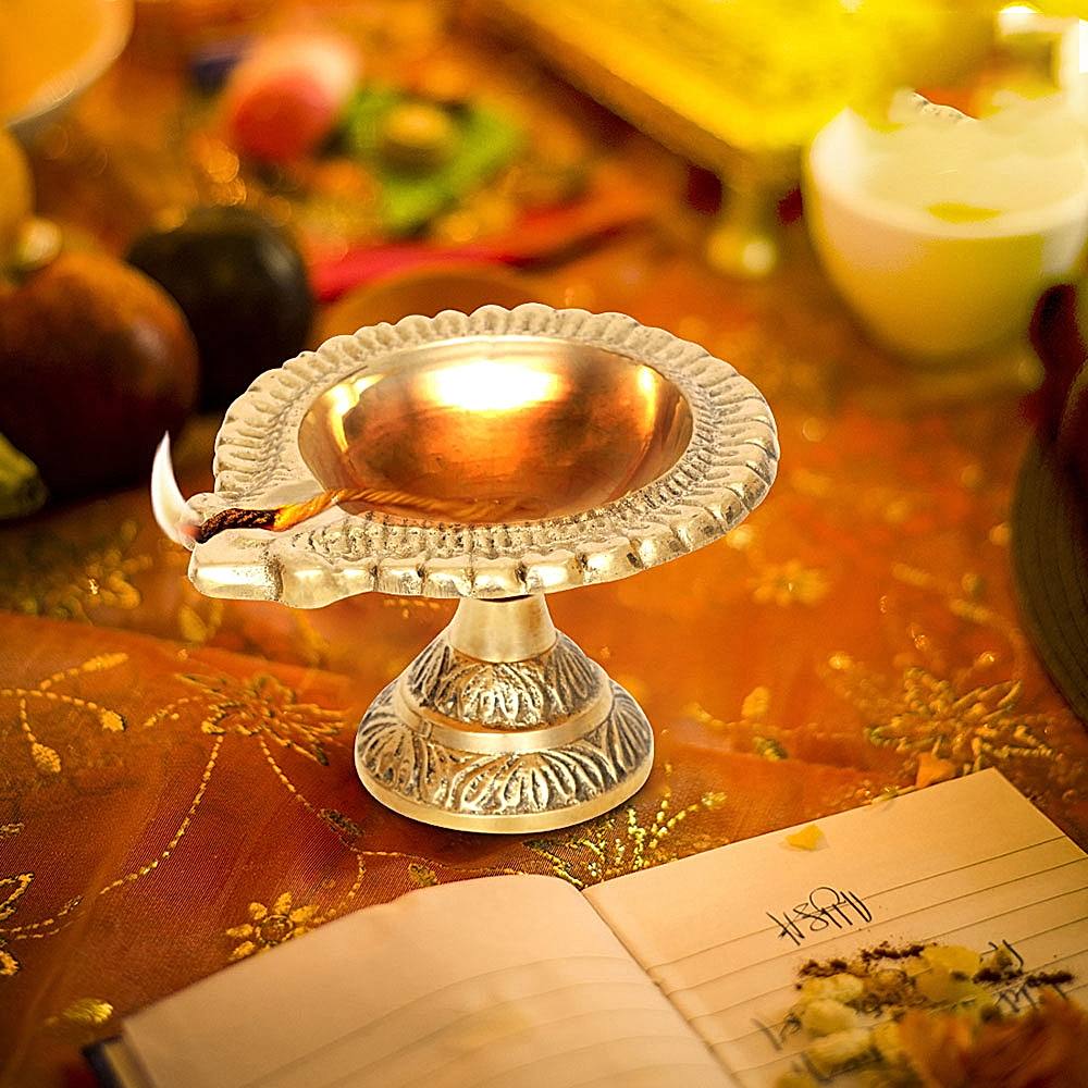 Shubhkart Nitya Brass Paan Diya With Stand - 80 gms - 1 U